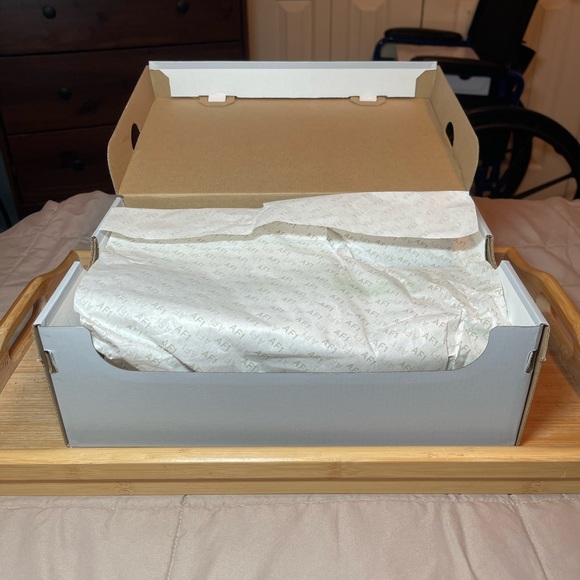 Nike Women’s Air Force 1 ‘07 Action Green and White - Picture 12 of 15